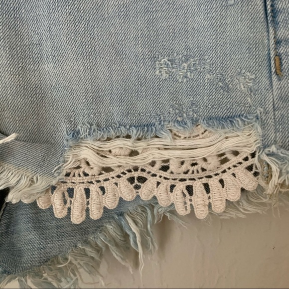 FREE PEOPLE We The Free Daisy Chain Denim Lace Shorts Distressed Boho Size 24 - Picture 7 of 14